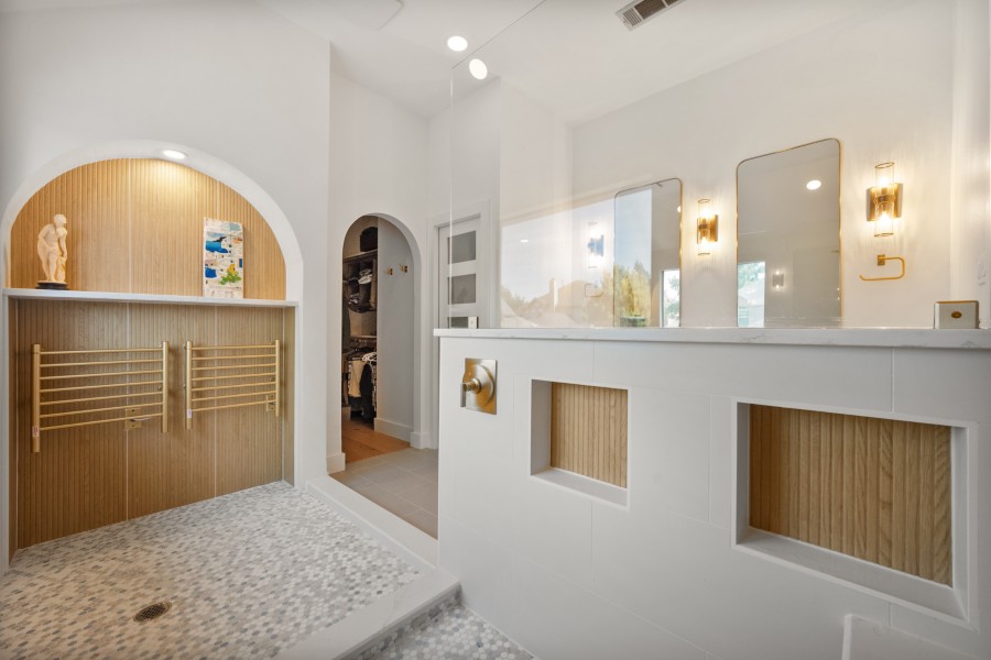 Functional Shower with Integrated Niches