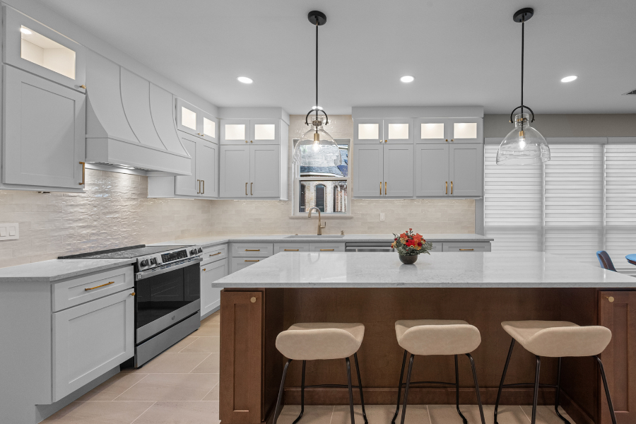 Kitchen Island Seating Area White Cabinets and Decorative Hood