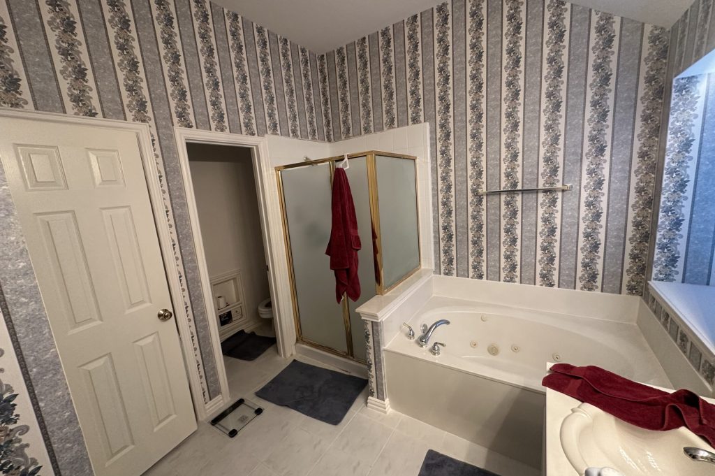 Primary bathroom with Striped Wallpaper and Jetted Tub